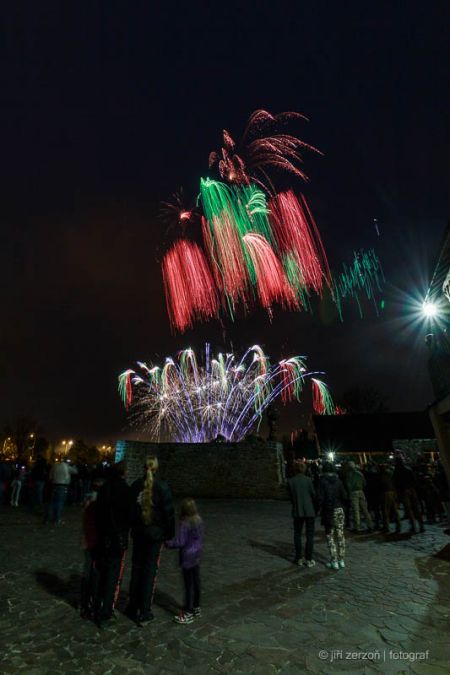 2015, Slezskoostravský hrad – ohňostroj k 70. výročí osvobození Ostravy, zadavatel: Statutární město Ostrava