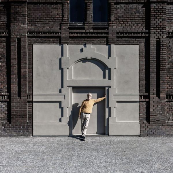 2022, Galerie Plato – Marek Pokorný, před zrekonstruovanými Jatkami, které se staly chrámem kultury v Ostravě, zadavatel: Hospodářské noviny