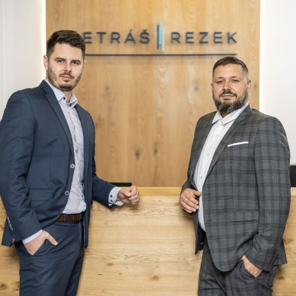 2022, Petráš a Rezek – dvouportrét majitelů advokátní kanceláře Patráš a Rezek, zadavatel: Forbes