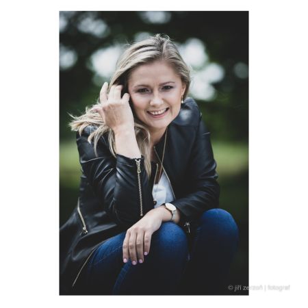 2020, Monika Brzesková – bývalá modelka a MISS v současnosti starostka Kravař pro rozhovor v časopise Vlasta, titulní fotografie 25/2020, Ostrava, zadavatel: Vltava Labe Media