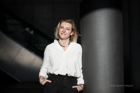 2020, Michaela Holišová – fotografie pro titulní stranu časopisu Vlasta, 07/2020, Ostrava, zadavatel: Vltava Labe Media