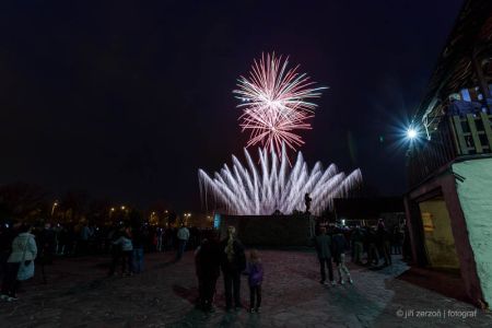 2015, Slezskoostravský hrad – ohňostroj k 70. výročí osvobození Ostravy, zadavatel: Statutární město Ostrava